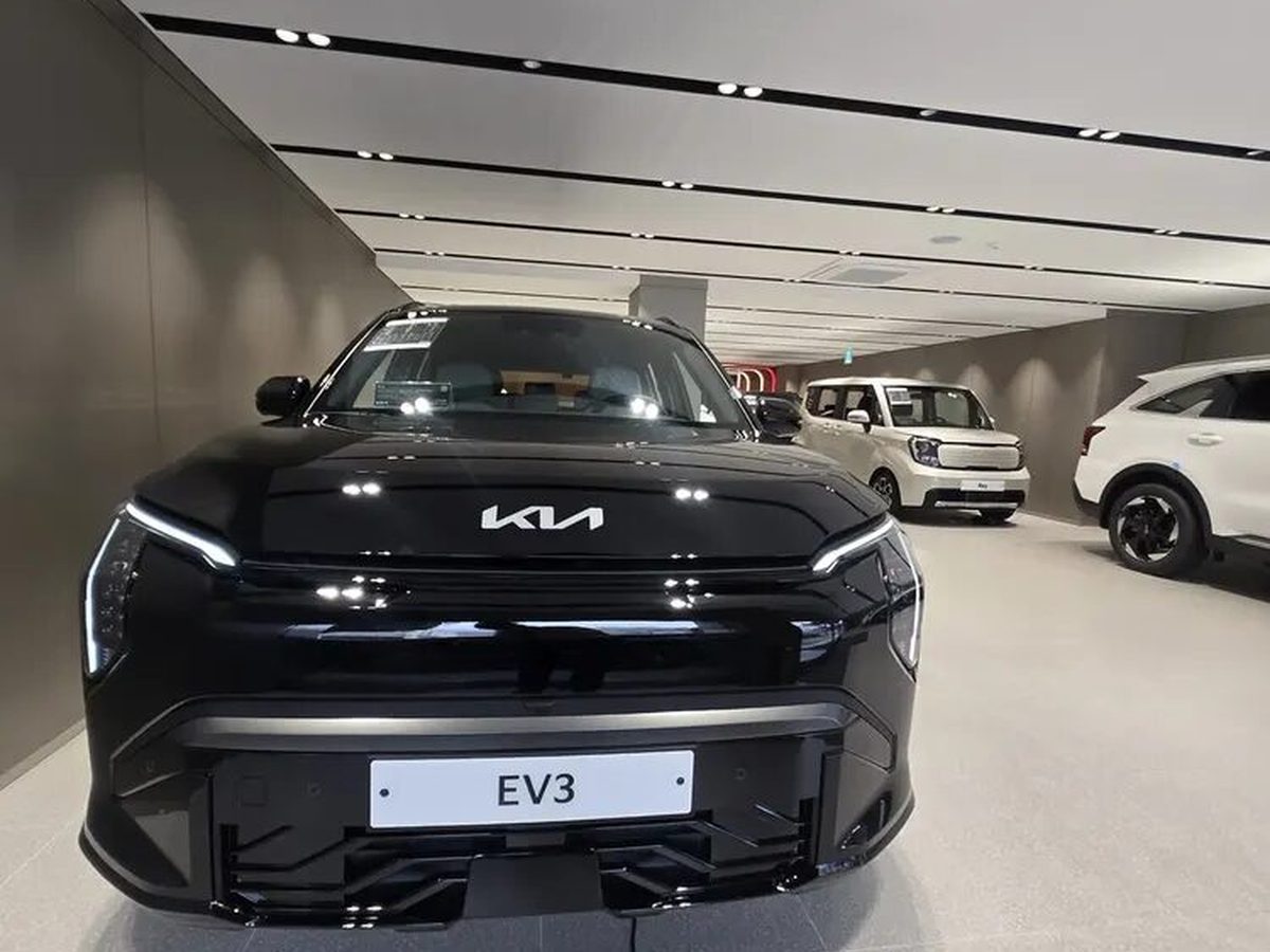 EV3 도어 개방 실내 좌석 · 지인소개 상담