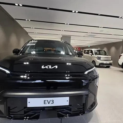EV3 도어 개방 실내 좌석 · 지인소개 상담